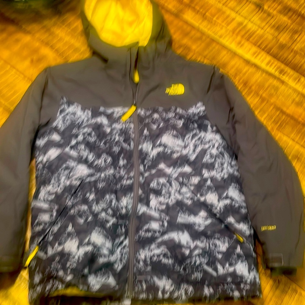The North Face Boys M Snowquest Dryvent Jacket
